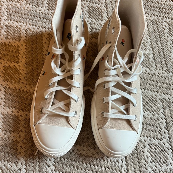 Women’s Ivory Taupe Beige Converse Embroidered floral Suede Chuck Taylor 9 1/2 - Picture 4 of 4